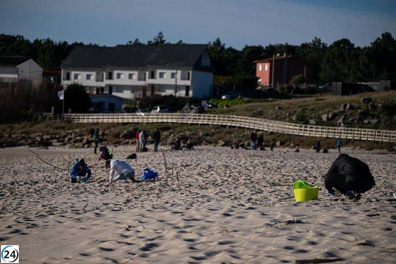 Advertencia del presidente de la Federación de Cofradías: los 'pellets' seguirán en la costa durante mucho tiempo.