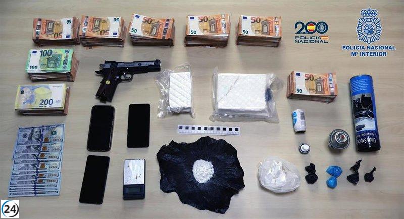 Aprehendido en Santiago por tráfico de drogas un hombre con más de un kilo de cocaína confiscada.