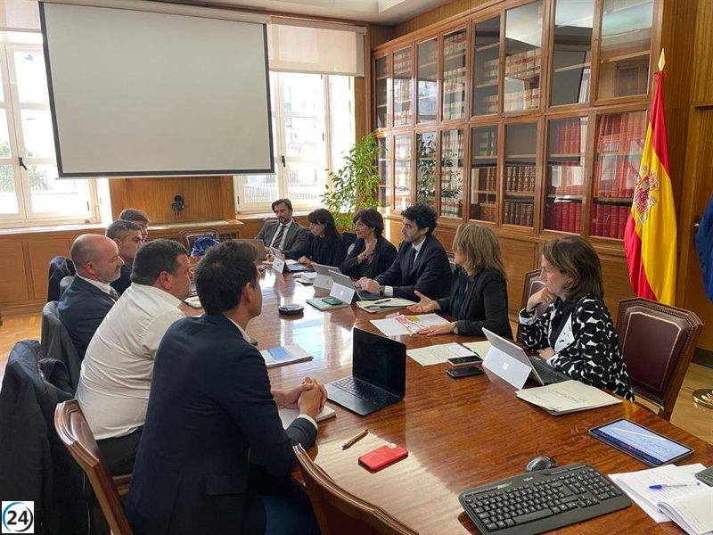 Teresa Ribera impulsa una mesa de trabajo junto a la plataforma por los ecosistemas marinos.