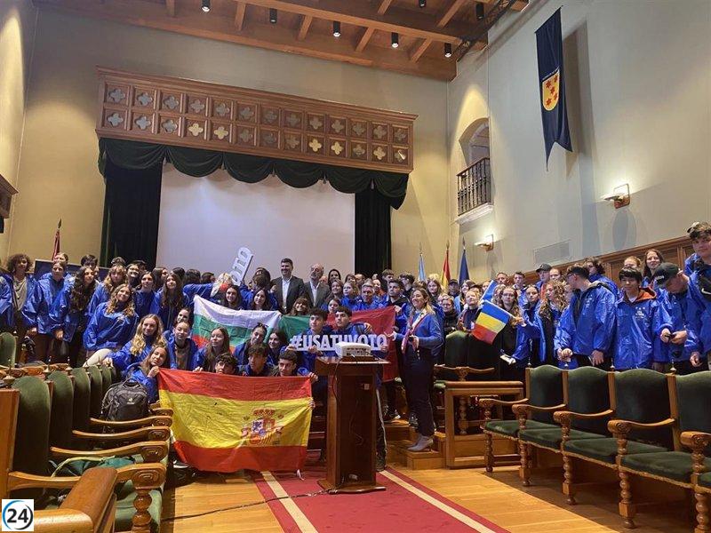 Cientos de jóvenes europeos en Santiago junto a eurodiputados para fomentar la participación electoral.