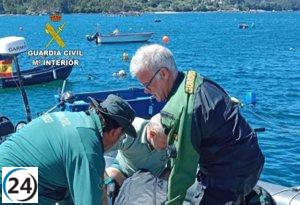 Encuentran sin vida hombre que cayó al mar en Cangas tras accidente con planeadora.