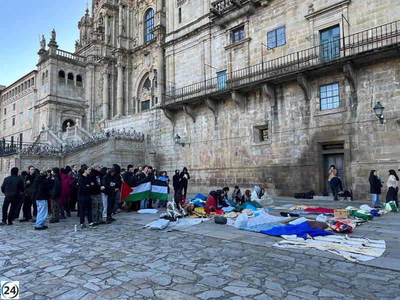 Manifestación pro-Palestina se retira de la Praza do Obradoiro tras enfrentamientos con la Policía.
