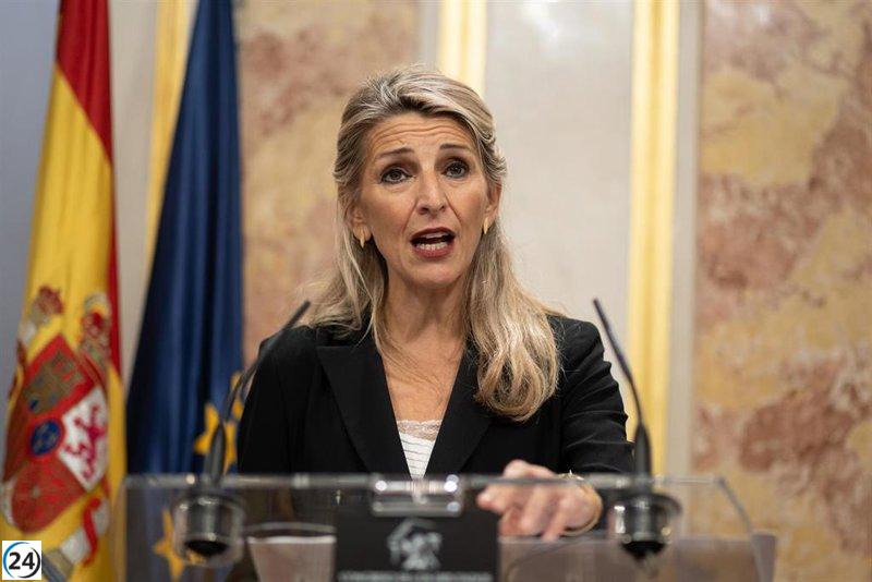 Galicia registra un aumento de 1.222 desempleados en octubre, afectada por el sector servicios.