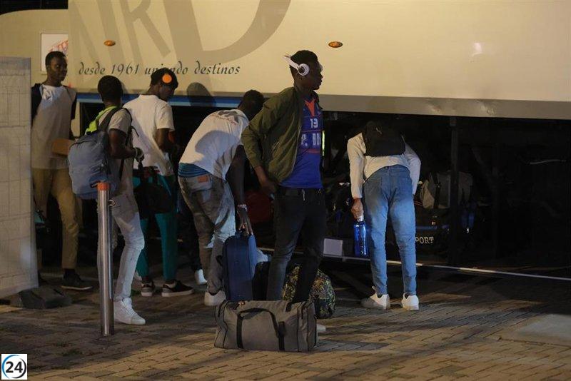 El Gobierno promete buscar alternativas para los siete migrantes de Monte do Gozo con asilo rechazado.