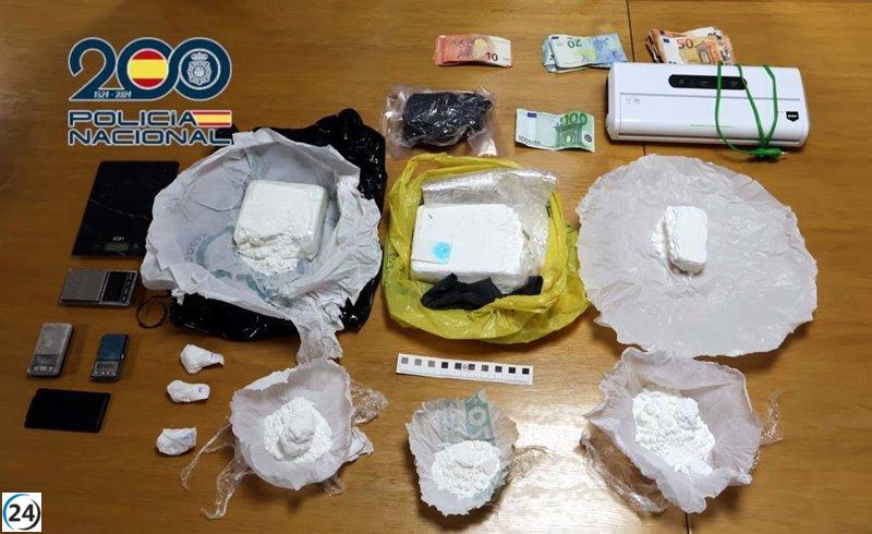 Desmantelan red de tráfico de cocaína en Santiago y Galicia, con cuatro arrestos.