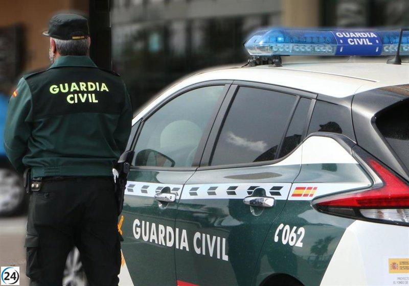 Capturan a dos jóvenes por robos y estafas en tiendas.