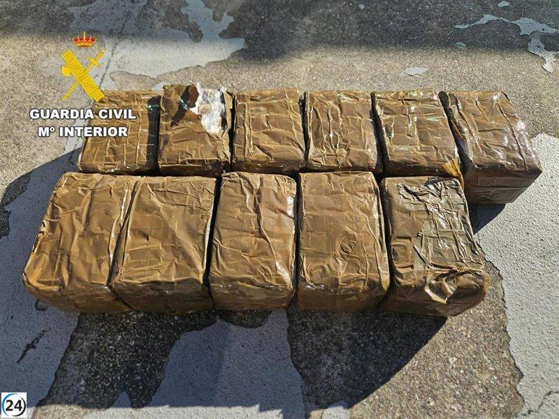 Capturan en Betanzos a dos madrileños con 11 kilos de hachís en su vehículo.