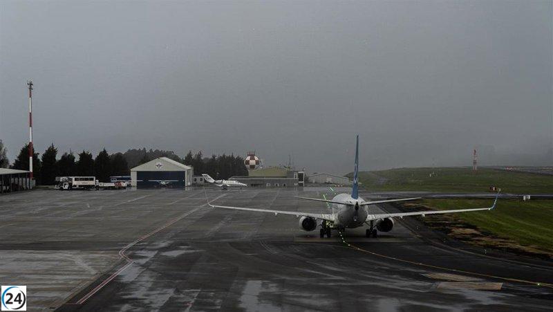 Arresto en Alvedro por entrega de cocaína a trabajador del aeropuerto.