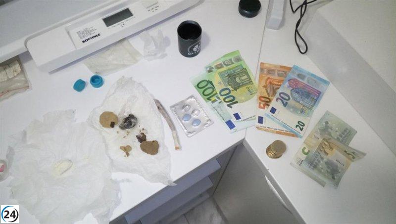Capturan en Vigo a un joven por conducir bajo el efecto de drogas y llevar hachís, anfetaminas y viagra en su auto.