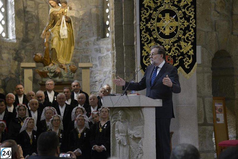 Rajoy invita a descubrir O Carballiño en su primer pregón de Semana Santa: 