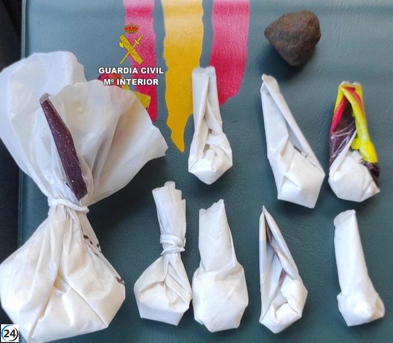 Detienen a mujer en Cangas (Pontevedra) con sustancias ilegales en su poder.