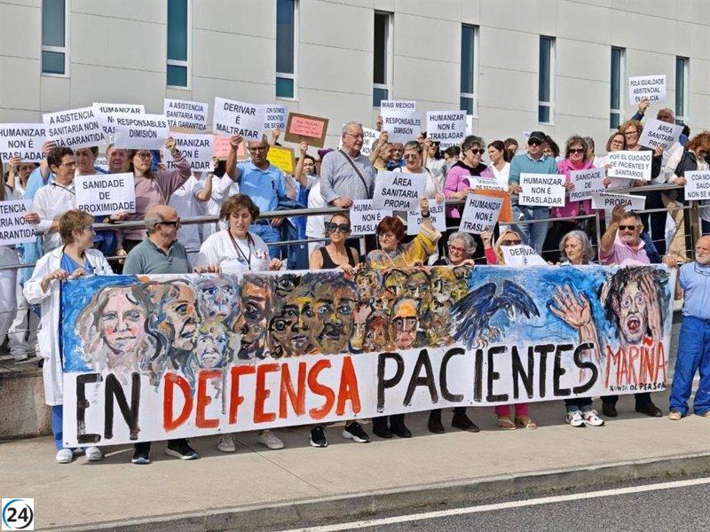 Hospital de A Mariña utiliza pancarta para reflejar el deterioro del sistema sanitario.