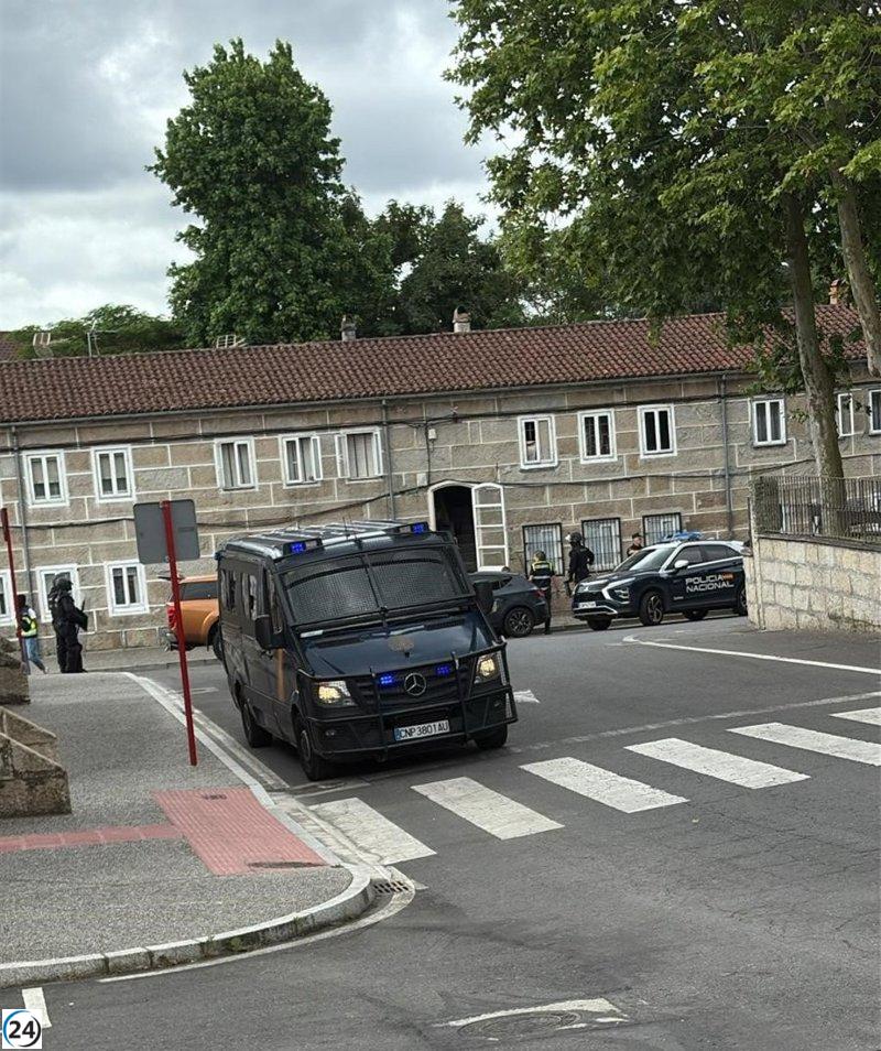 Operativo policial en Covadonga, Ourense, para combatir el narcotráfico.