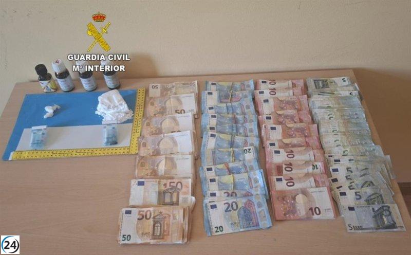 Capturada en un control policial una residente de A Guarda con casi 100 gramos de cocaína y más de 9.000 euros en efectivo.