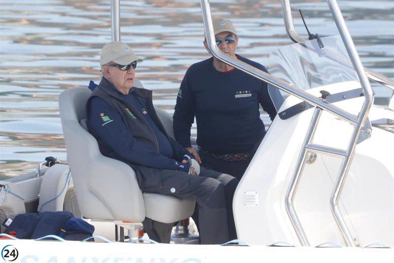 Juan Carlos I concluye su estancia en Sanxenxo tras seis días, acompañado por familiares.