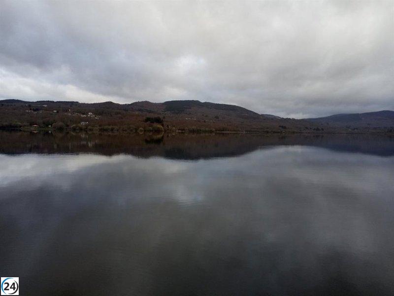 La Xunta y la CHMS responsabilizadas por su falta de acción ante la crisis ambiental en el embalse de As Conchas.
