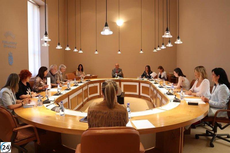 El lunes se discutirá el presupuesto de la Xunta para 2026, mientras la oposición cuestiona la urgencia del debate.