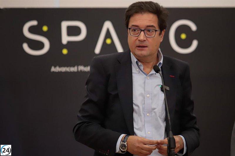 Óscar López critica a Feijóo y le desea unas vacaciones sin escándalos.