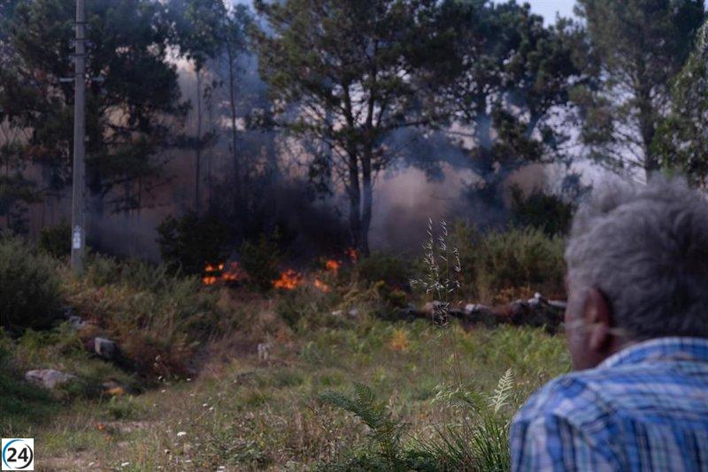 Incendios en Ponteceso y Camariñas desatan evacuaciones y devastan más de 100 hectáreas.