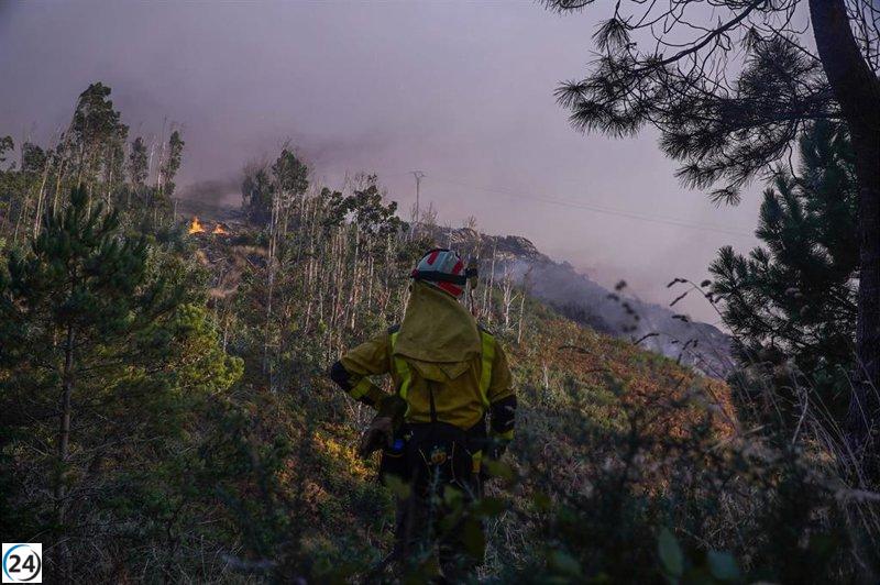 Incendios en Corme Aldea y Xaviña controlados tras comenzar el martes.