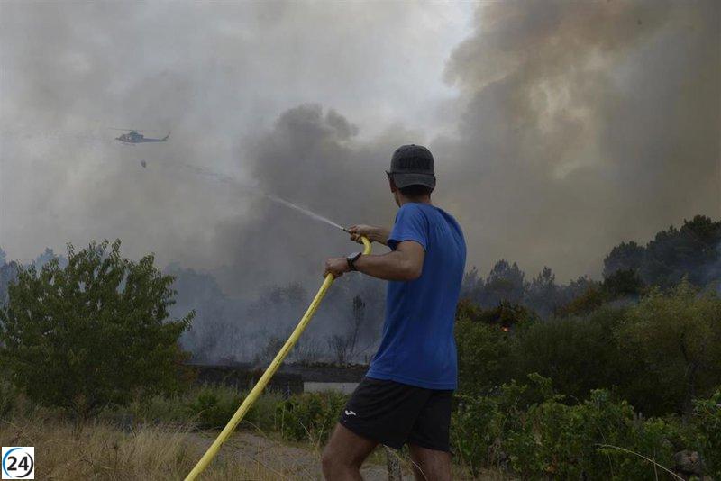 Tres brigadistas continúan en estado crítico tras el incendio en Oímbra, Ourense.
