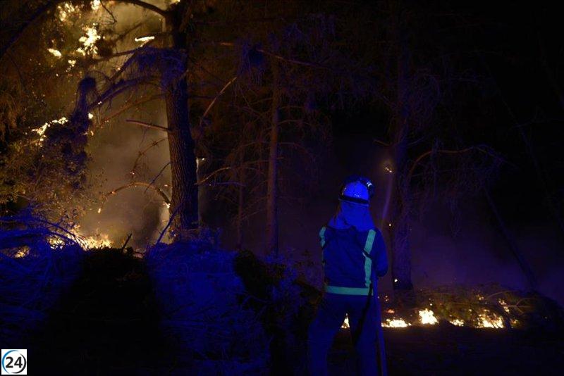 Incendios en Ourense obligan a confinar a más de 300 residentes en Monterrei, Oímbra y Cualedro.
