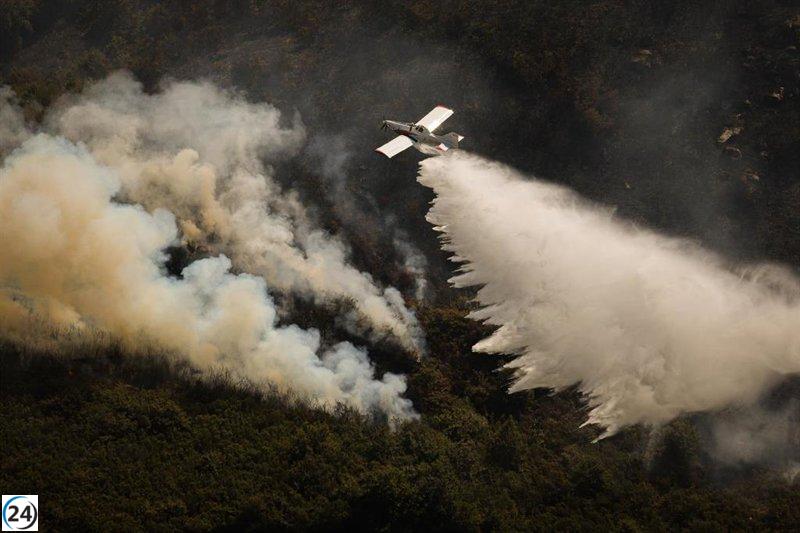 Descenso de 10º en Ourense ayuda a contener incendios, pero las lluvias seguirán siendo limitadas.