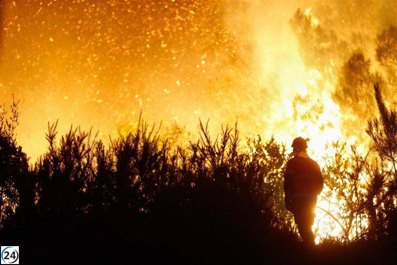 PPdeG desestima convocatoria urgente sobre incendios, defendiendo la comparecencia de Rueda el 9, ante fuertes reproches de la oposición.