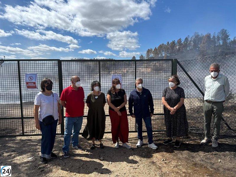 La Diputación de Ourense adopta medidas urgentes para apagar el incendio en el vertedero de A Rúa.