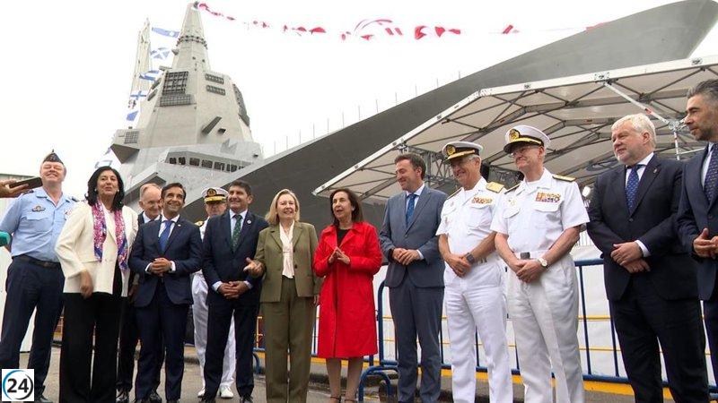 Margarita Robles presenta la primera fragata F-110 y destaca los logros del Ministerio de Defensa.