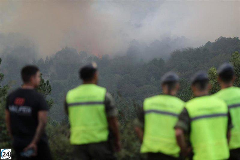 Incendio en A Fonsagrada suma un tercer foco en Galicia, mientras el fuego en Pantón consume 1.400 hectáreas.