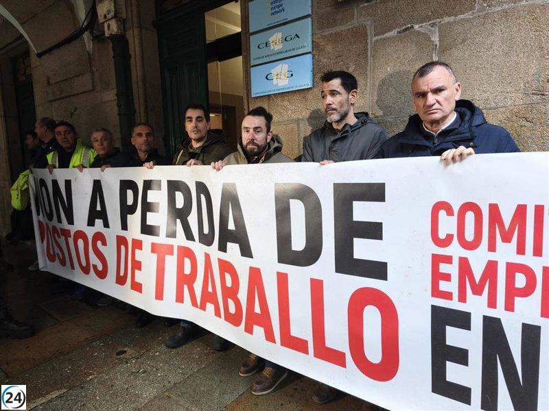 Los trabajadores de Ence se manifiestan en Santiago y anuncian huelga para el martes contra el ERE.