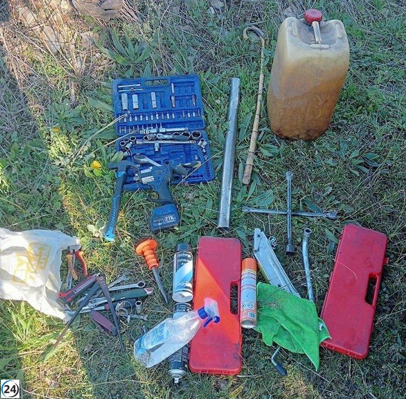 Arrestan a un joven de 18 años por robo en un comercio de Barreiros.