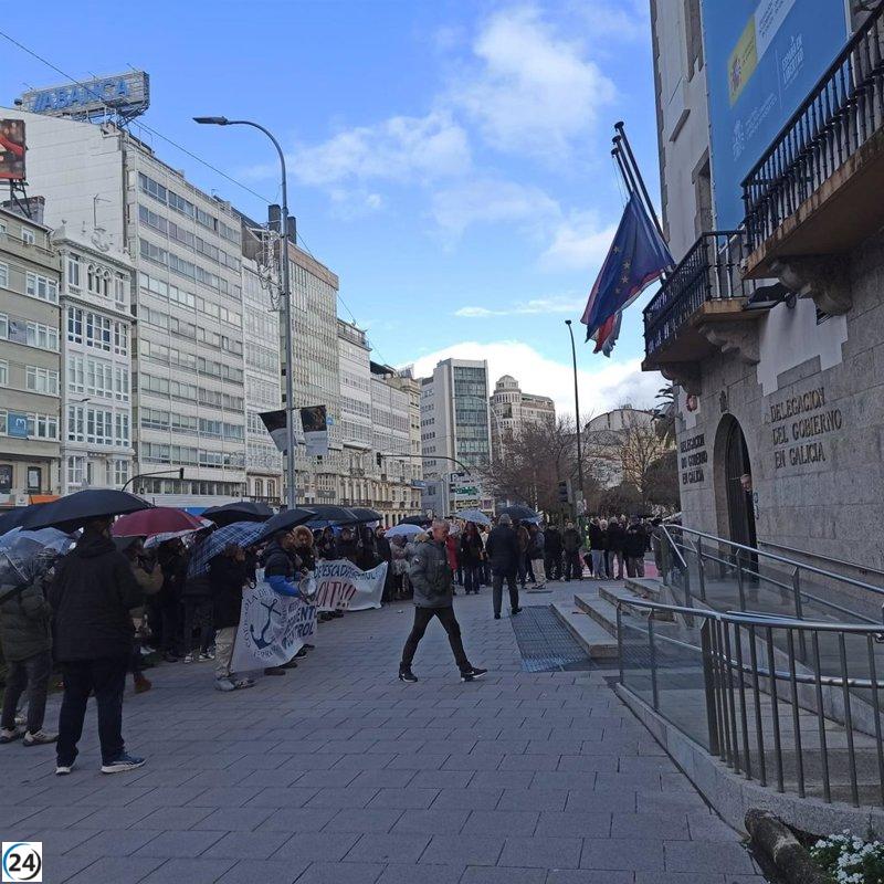 Pescadores de A Coruña se manifiestan contra las nuevas regulaciones gubernamentales.