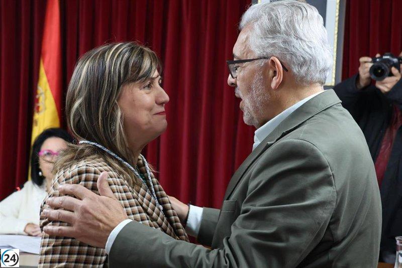 La concejala María Reigosa abandona el PSOE, mientras el alcalde asegura que sigue en el grupo municipal sin inconvenientes.