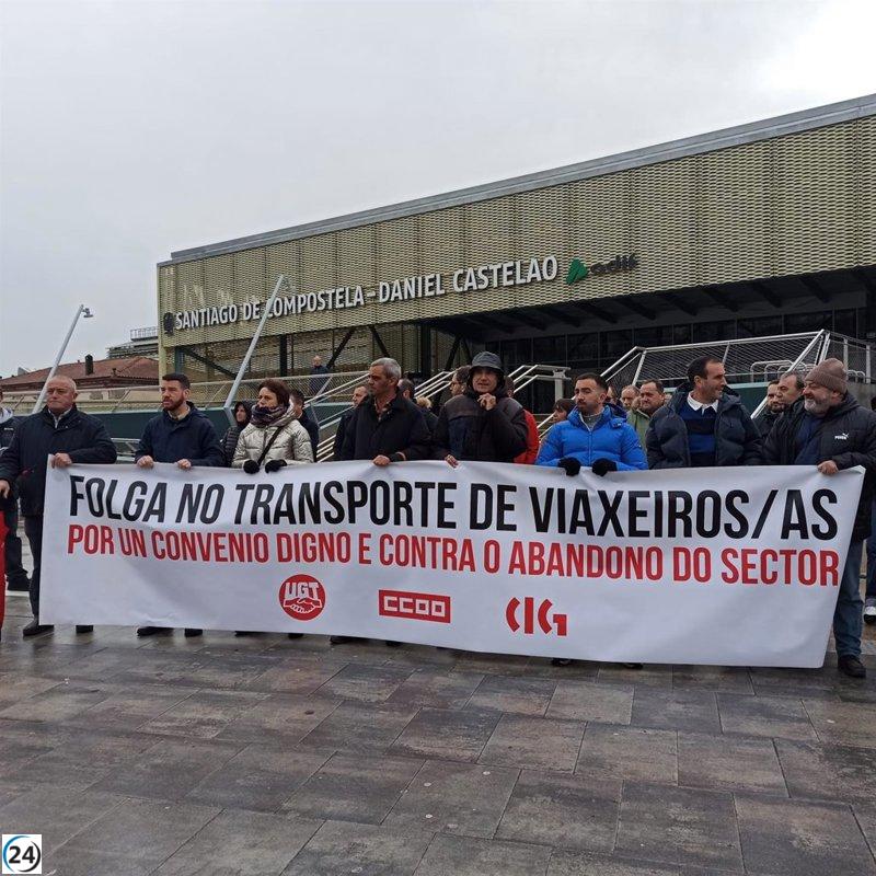 Manifestación en Santiago exige acción de la patronal del transporte ante inminente huelga indefinida.
