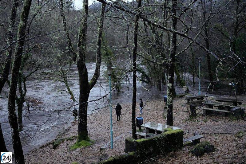 Alertan sobre cuatro ríos en riesgo de desbordamiento por altos niveles de agua.