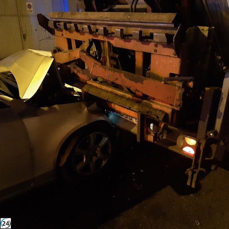 Un conductor ebrio choca contra camión de basura en Lugo.