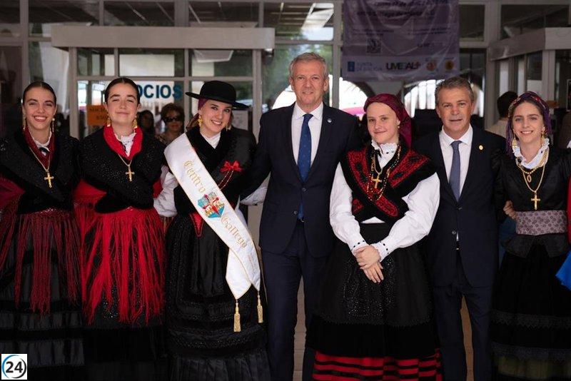 Rueda admite que Galicia tiene una deuda con la emigración en visita al Centro Gallego de México.