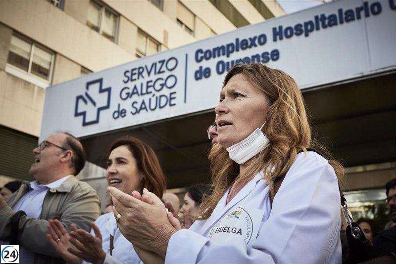 Acuerdo finaliza huelga médica con aumento salarial de hasta 37 euros por hora de guardia.