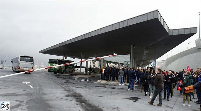 Sindicatos y patronal de transporte se reúnen para evitar huelga.
