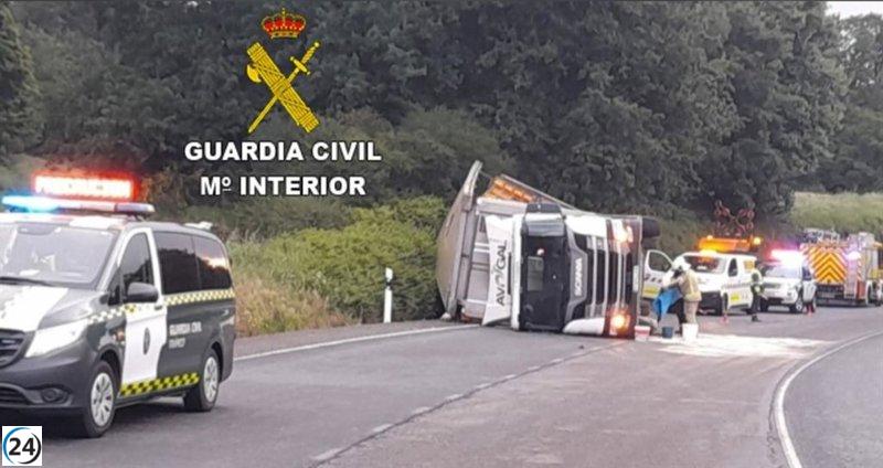 El conductor drogado del camión de pollos que volcó en Silleda.