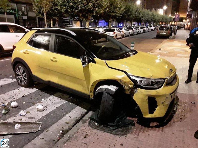 Conductor ebrio se da a la fuga tras chocar contra terraza en Lugo y presenta carné de conducir falso.