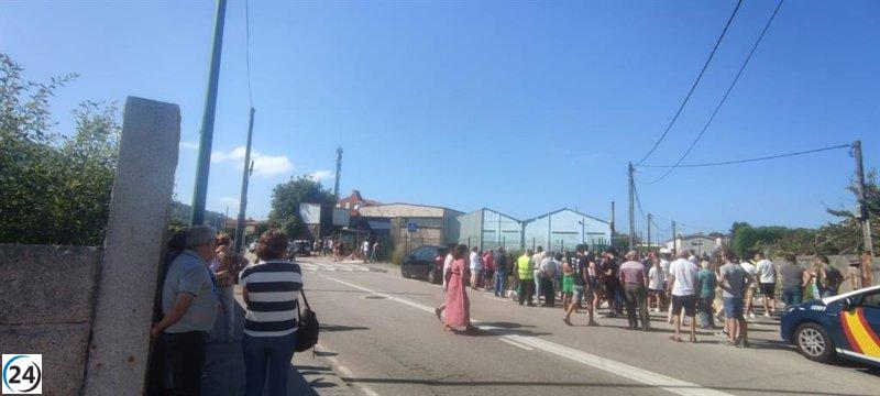 Vecinos en Valladares se movilizan para desalojar a okupas de una nave abandonada.