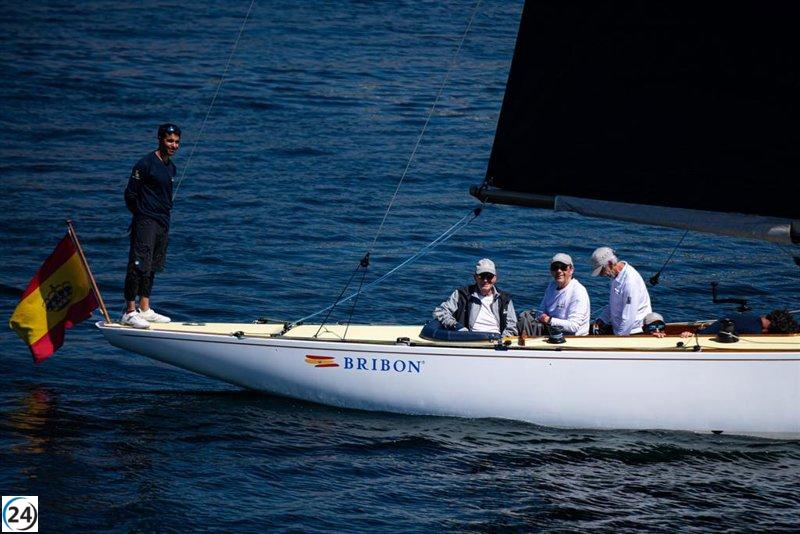 El rey Juan Carlos I navegará en regatas en Sanxenxo (Pontevedra) a partir de este lunes.