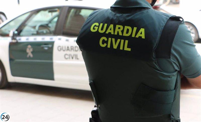 Tres personas resultan heridas tras un accidente entre un vehículo robado y un camión durante una persecución policial en Vigo.