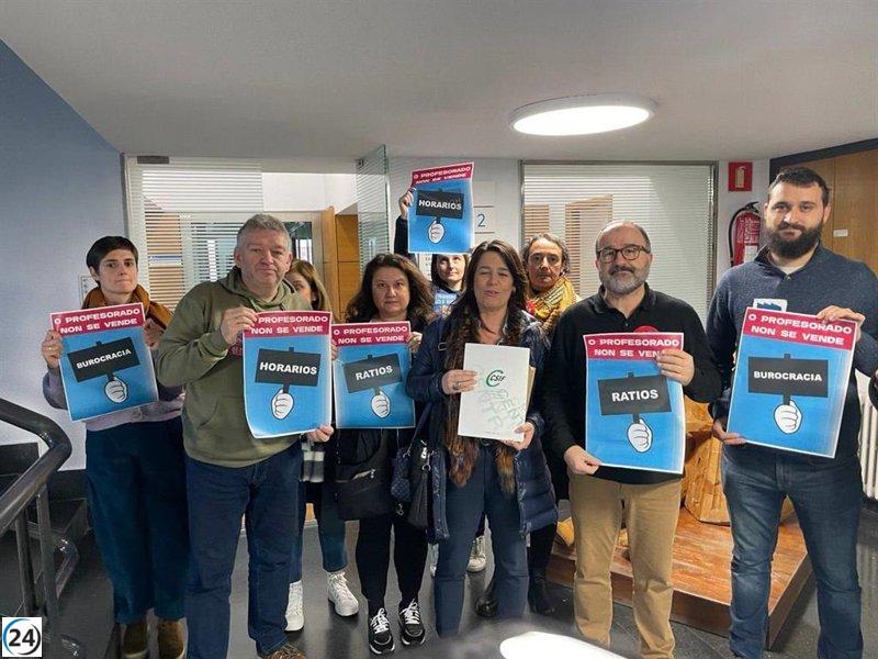 Sindicatos se encierran en San Caetano en busca de reunión con conselleiro de Educación