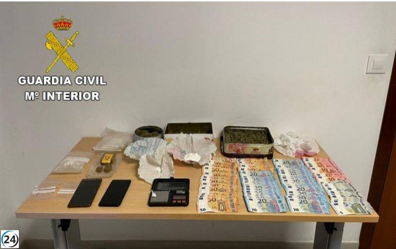 Vecino de Soutomaior arrestado por delito de drogas con decomiso de cocaína, hachís, marihuana y efectivo.