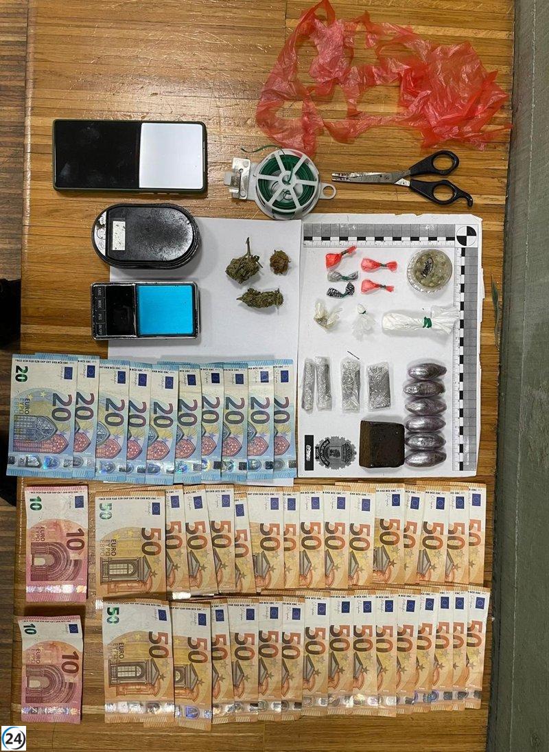 Detenido vecino de Vigo con mochila que contenía una variedad de sustancias y dinero