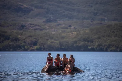 Lago de Sanabria: la playa de los lagos más grande de España
